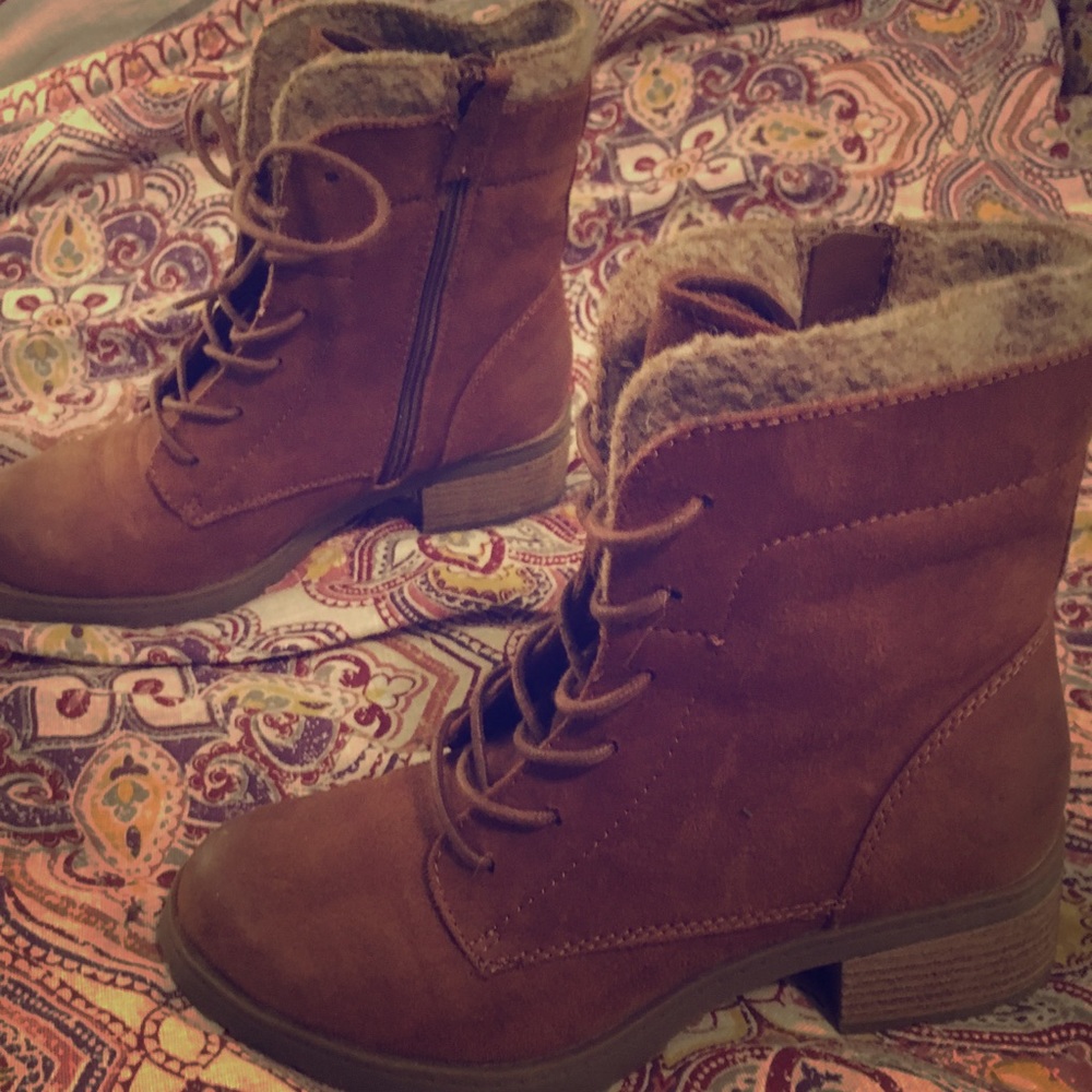 Mossimo Boots Size 7